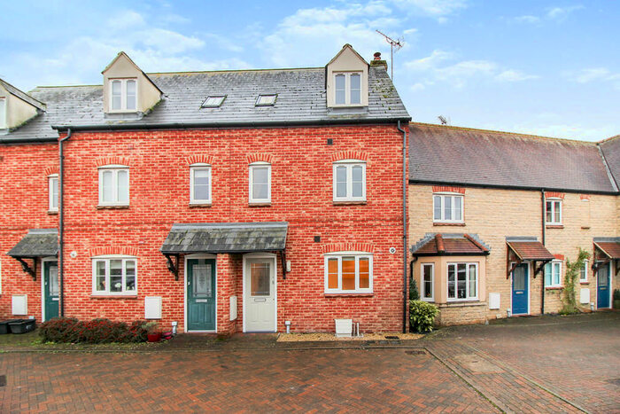 3 Bedroom End Of Terrace House To Rent In Smiths Court, Purton, SN5