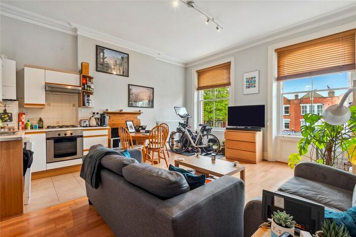 2 Bedroom Flat To Rent In Nightingale Mansions, Nightingale Lane, London, SW12