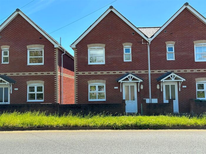 3 Bedroom Semi-Detached House To Rent In Silcombe Lane, Freshwater, PO40