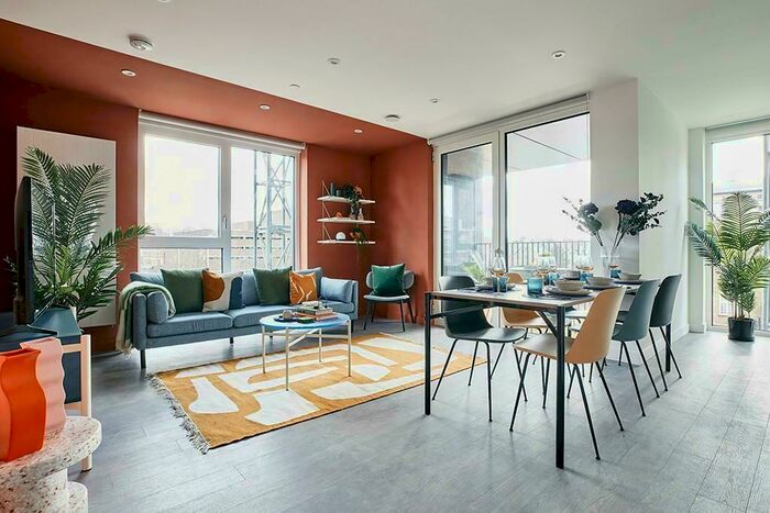 3 Bedroom Apartment To Rent In Park Lane, South Croydon, Surrey, CR0