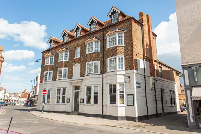 2 Bedroom Flat For Sale In Knots Yard, Whitstable, Kent, CT5