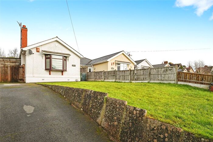 3 Bedroom Semi-Detached House For Sale In Beckett Road, Worcester, Worcestershire, WR3