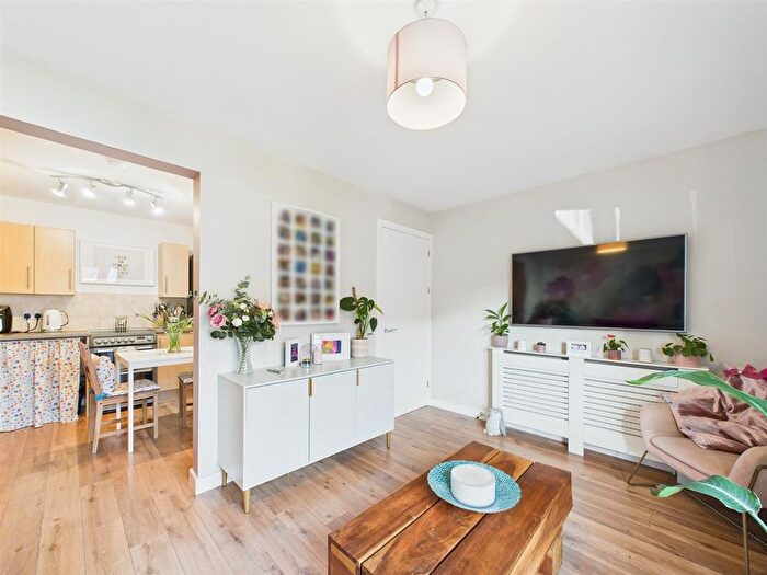 1 Bedroom Flat For Sale In Elm Court, Bridge Of Earn, Perth, PH2