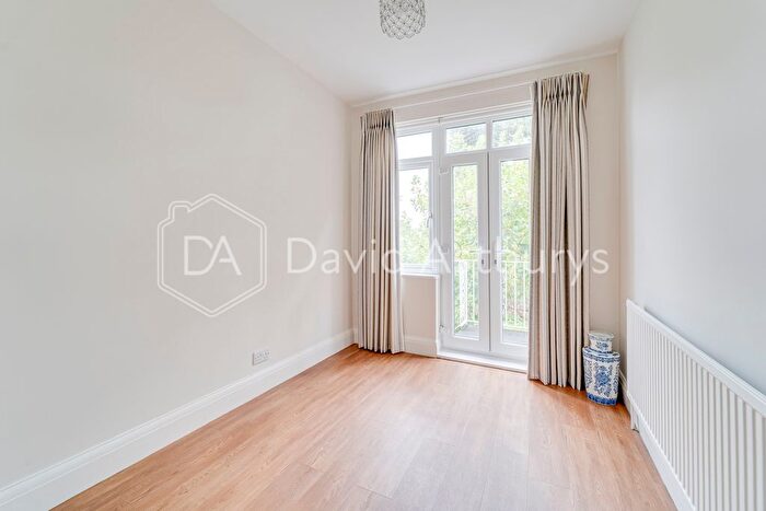 3 Bedroom Flat To Rent In Tregaron Avenue, Crouch End, London, N8