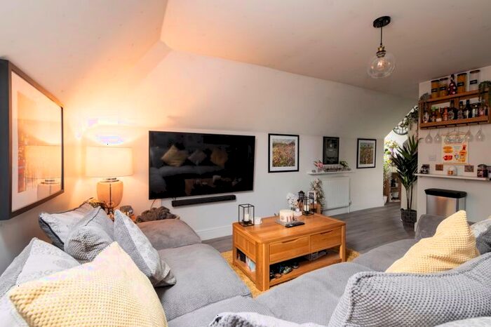 2 Bedroom Flat For Sale In High Street, Horam, TN21