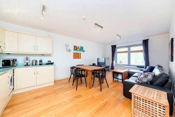 2 Bedroom Flat To Rent In Queens Road, Brighton, BN1