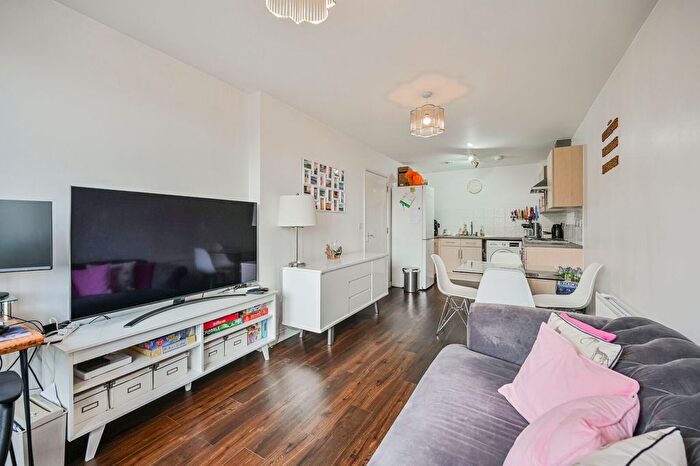 1 Bedroom Flat For Sale In Hillyfield, Walthamstow, London, E17