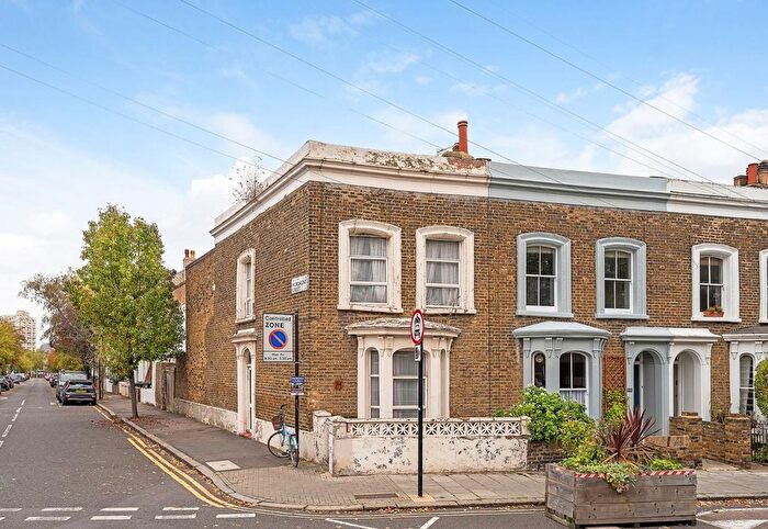 3 Bedroom End Of Terrace House For Sale In Pulross Road, SW9