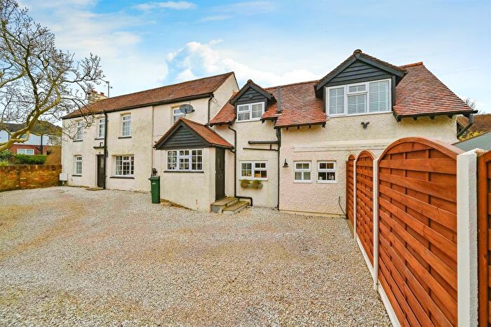 4 Bedroom Detached House For Sale In East Lane, Bedmond, Abbots Langley, WD5
