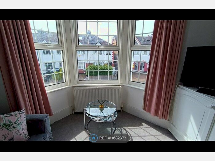 4 Bedroom Flat To Rent In Colliers Wood, London, SW17