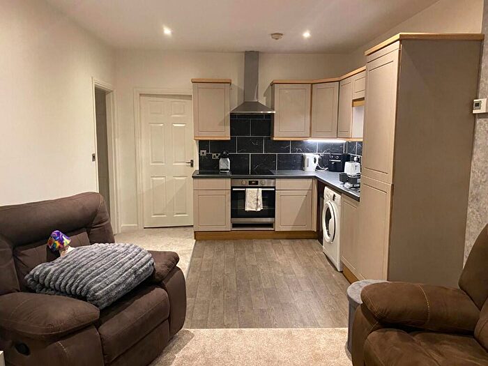 2 Bedroom Flat For Sale In Brickfield Grove, Halifax, West Yorkshire, HX2