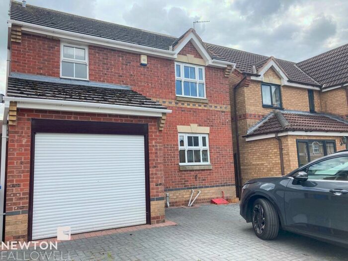 3 Bedroom Detached House To Rent In St Andrews Way, Ordsall, DN22