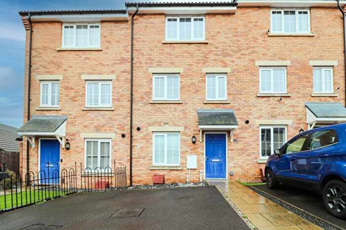 4 Bedroom Town House For Sale In Eider Close, Northampton, NN4