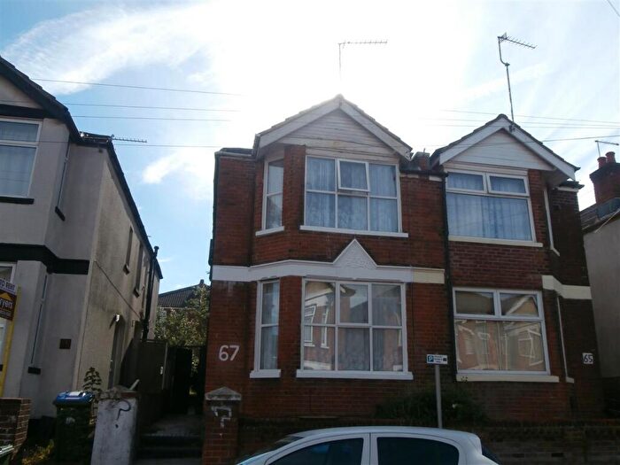 3 Bedroom Semi Detached House To Rent In Newcombe Road, Southampton, SO15