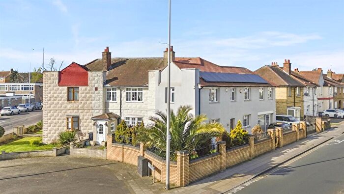 3 Bedroom Semi Detached House To Rent In Fencepiece Road, Ilford, IG6