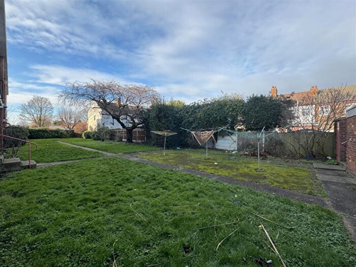 2 Bedroom Apartment To Rent In Waylands Court, Ilford, IG1