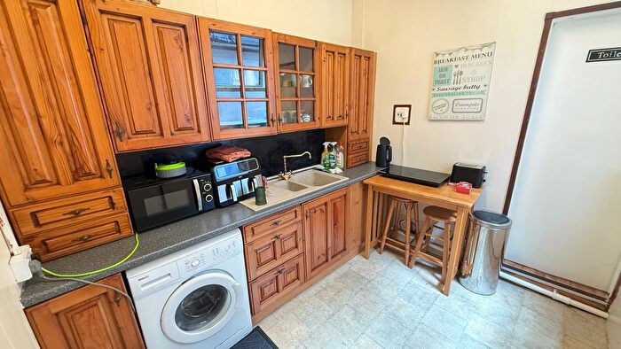 3 Bedroom Terraced House To Rent In Canklow Road, Rotherham, S60