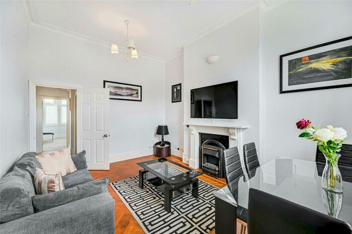 2 Bedroom Flat To Rent In Coleherne Road, Earls Court, SW10