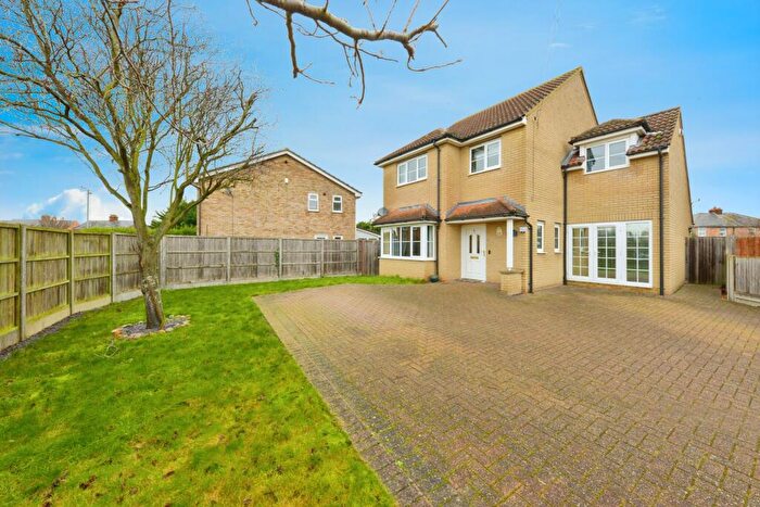 4 Bedroom Detached House For Sale In Rowan Crescent, Biggleswade, SG18