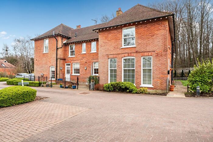 2 Bedroom Flat To Rent In Croft Close, Sevenoaks, TN13