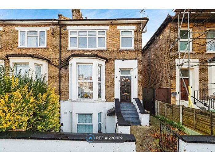1 Bedroom Semi-Detached House To Rent In Selwyn Road, London, E13