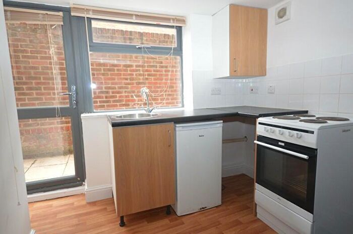 1 Bedroom Maisonette To Rent In |Ref: |, Mede House, Salisbury Street, Southampton, SO15