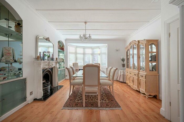 4 Bedroom Semi-Detached House To Rent In Beechwood Avenue, Finchley, London, N3