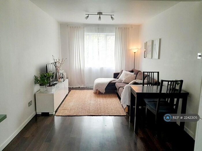 2 Bedroom Flat To Rent In Roxborough Road, Harrow, HA1