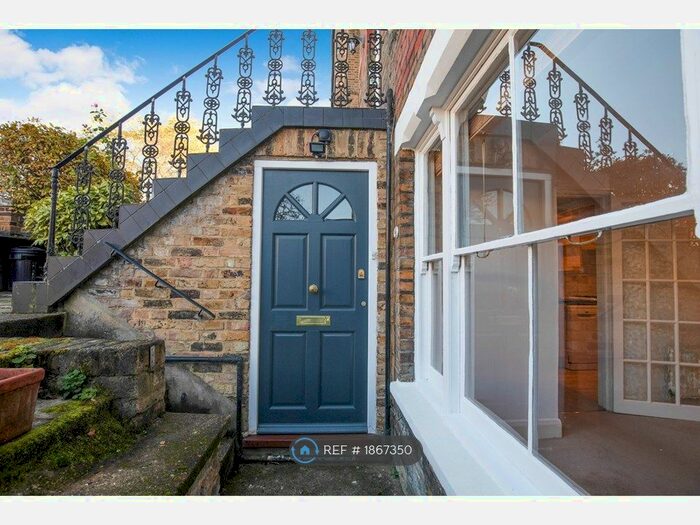 2 Bedroom Flat To Rent In Clarendon Drive, London, SW15