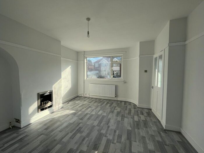 3 Bedroom Semi-Detached House To Rent In Somerset Avenue, Leicester, LE4