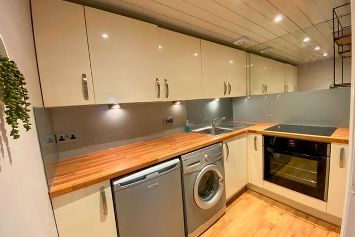 2 Bedroom Flat To Rent In Couper Street, Leith, Edinburgh, EH6