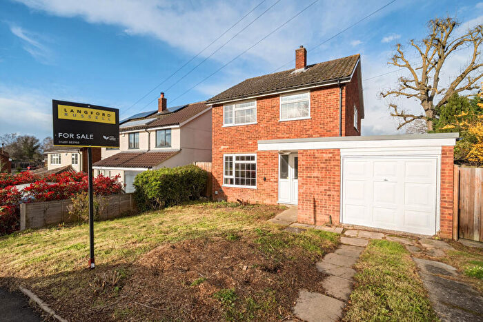 3 Bedroom Detached House For Sale In Pondwood Rise, Orpington, BR6