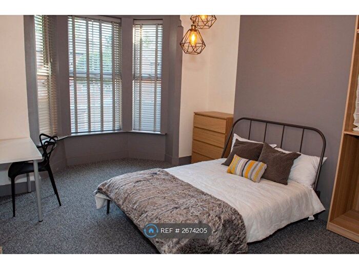 4 Bedroom Semi Detached House To Rent In Berridge Road, Nottingham, NG7