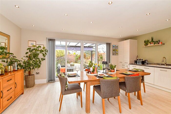 4 Bedroom Detached House For Sale In Great Threads, Staplehurst, Kent, TN12