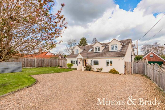 4 Bedroom Chalet For Sale In Low Street, Wicklewood, Wymondham, NR18