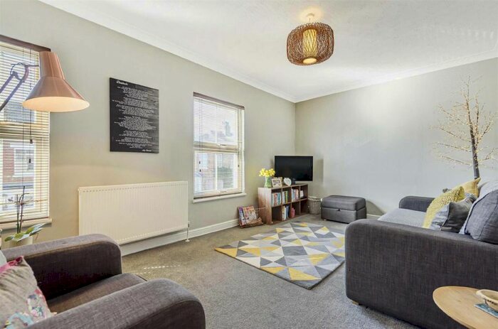 1 Bedroom Flat To Rent In Bower Street, Bedford, MK40