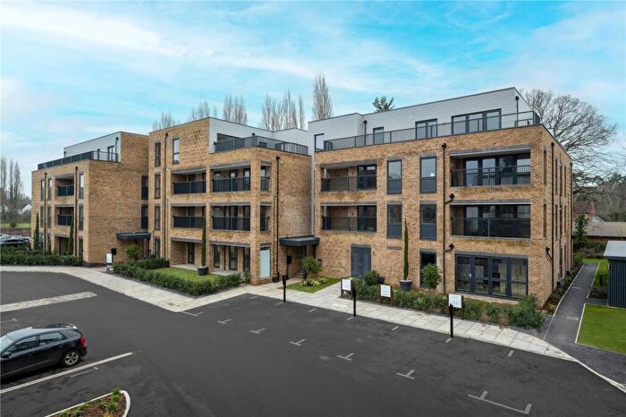 3 Bedroom Apartment For Sale In Oaklands Park, Littleworth Road, Esher, KT10