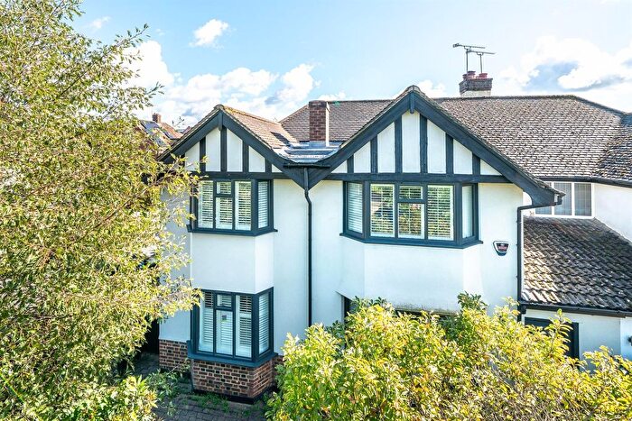 4 Bedroom Semi-detached House For Sale In Beechwood Avenue, St. Albans, AL1