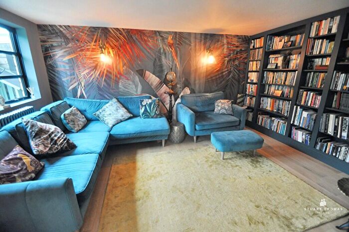 5 Bedroom Detached House For Sale In Thundersley Park Road, Thundersley, SS7