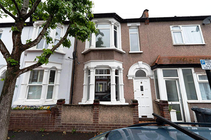 2 Bedroom Terraced House To Rent In Courtenay Road, Leytonstone, E11
