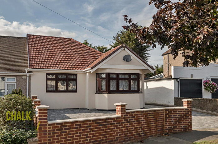 4 Bedroom Semi-Detached Bungalow For Sale In Alma Avenue, Hornchurch, RM12