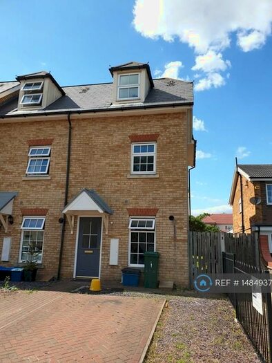 4 Bedroom End Of Terrace House To Rent In Benrek Close, Ilford, IG6
