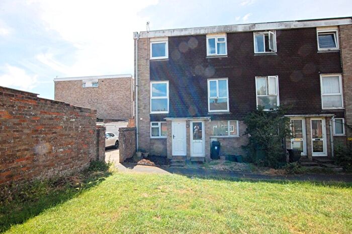 2 Bedroom End Of Terrace House For Sale In Malvern Drive, Warmley, Bristol, BS30