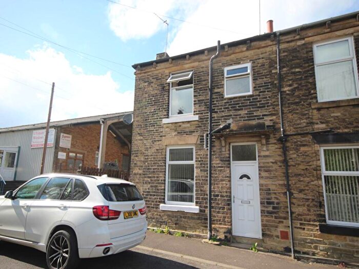 2 Bedroom House To Rent In Victoria Street, Cleckheaton, BD19