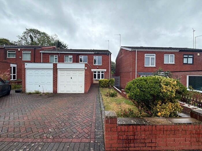 3 Bedroom Semi Detached House To Rent In Almond Croft, Great Barr, B42