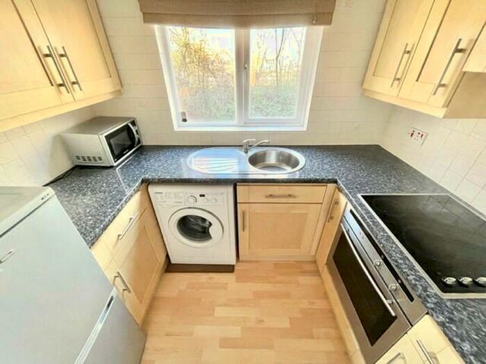 1 Bedroom Flat To Rent In Copperfields Way, RM3