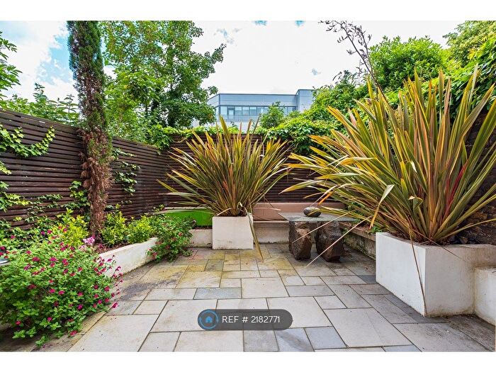 2 Bedroom Flat To Rent In Gauden Road, London, SW4