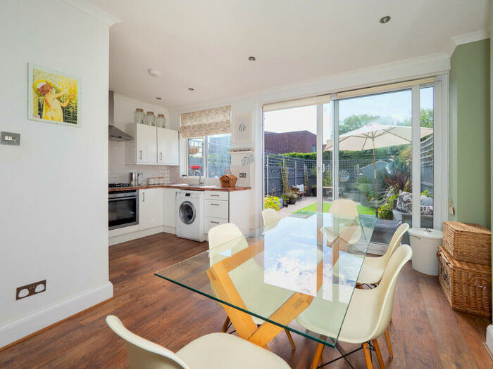 4 Bedroom Semi Detached House To Rent In Glenthorne Close, Sutton, Surrey, SM3