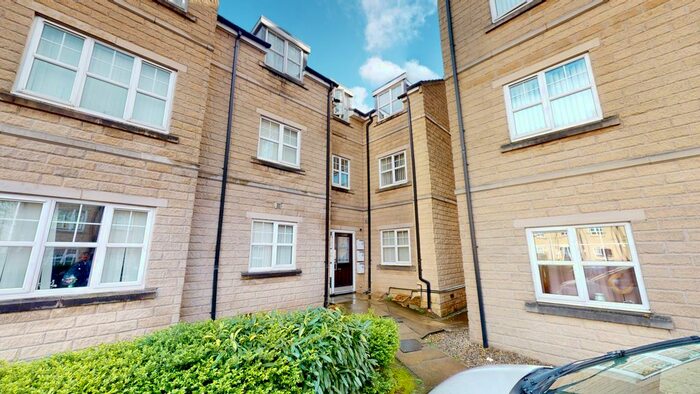 2 Bedroom Flat To Rent In Woolcombers Way, Laisterdyke, Bradford, BD4