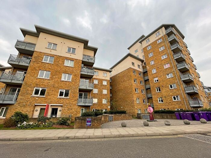 2 Bedroom Flat To Rent In John Bell Tower East, Bow, E3